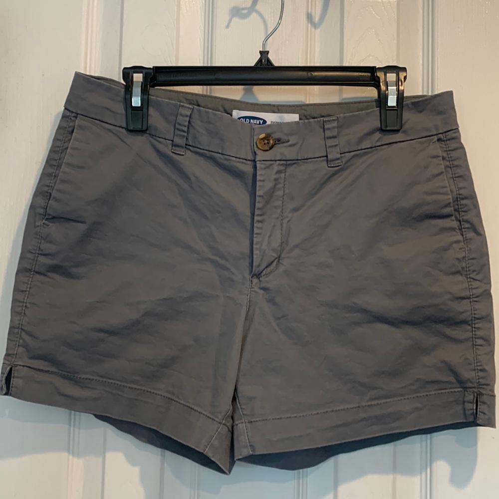 Woman’s size 8 Old Navy Gray Everyday Shorts